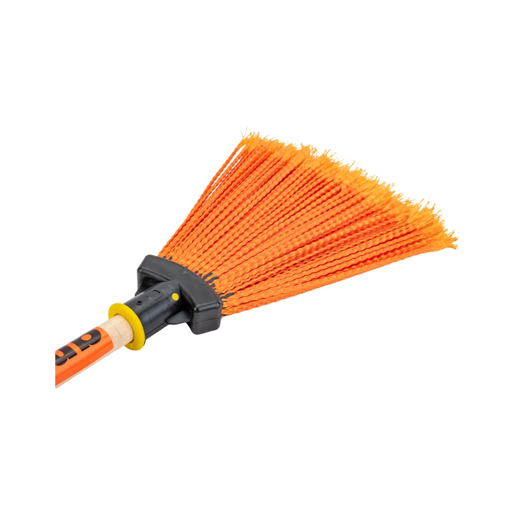 Веник Amigo 76004 с деревянной ручкой 67 см, полипропиленовый, оранжевый