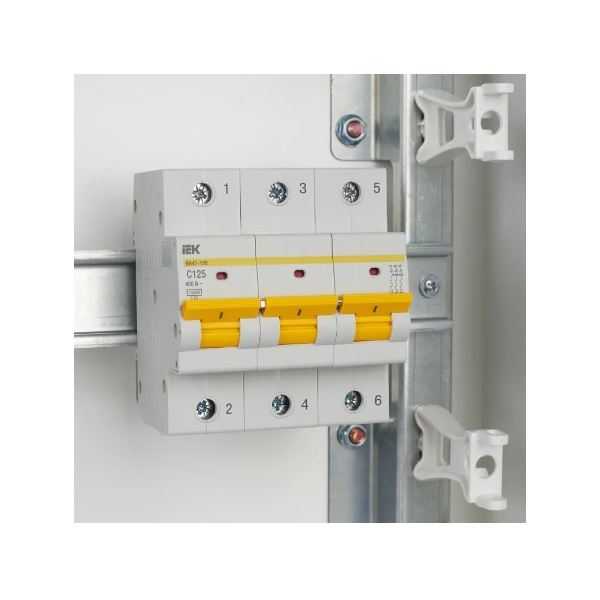 Автоматический выключатель IEK KARAT ВА47-150 3Р С 125А 15кА 