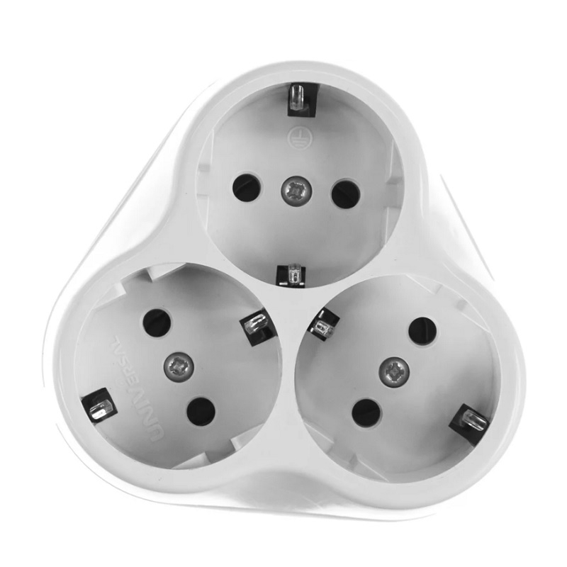 Разветвитель-тройник белый 3 гн .с/з 16A UNIVersal AK303